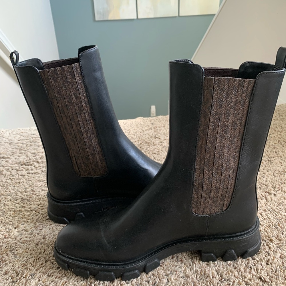 Michael Kors Chelsea Boots Stylish Black and Brown Boots